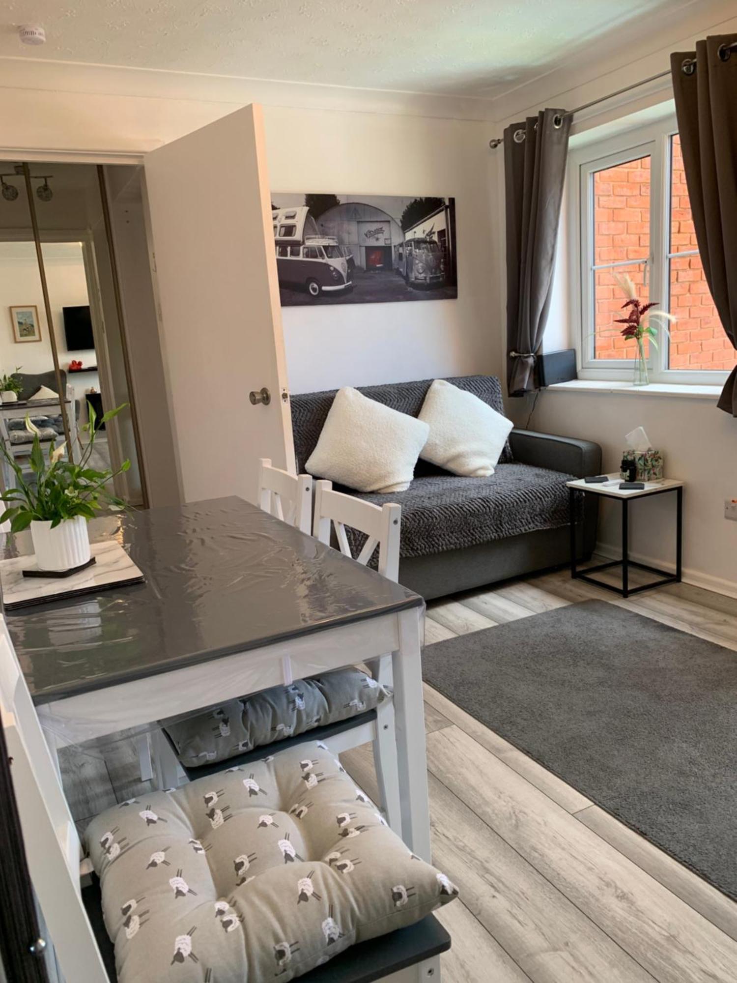 Town Centre Apartment โมลด์ ภายนอก รูปภาพ